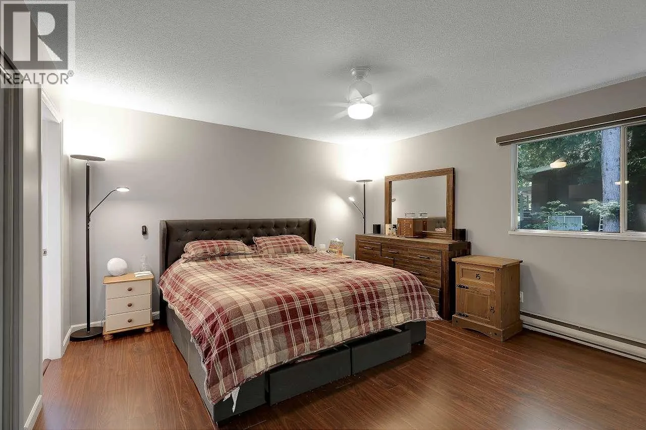 5256 CAMBRIDGE COURT