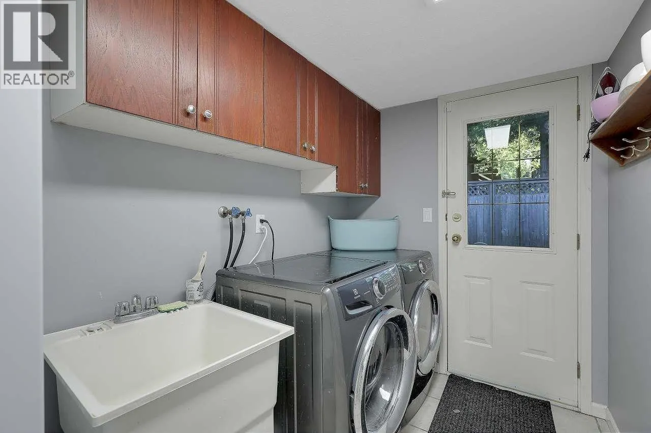 5256 CAMBRIDGE COURT