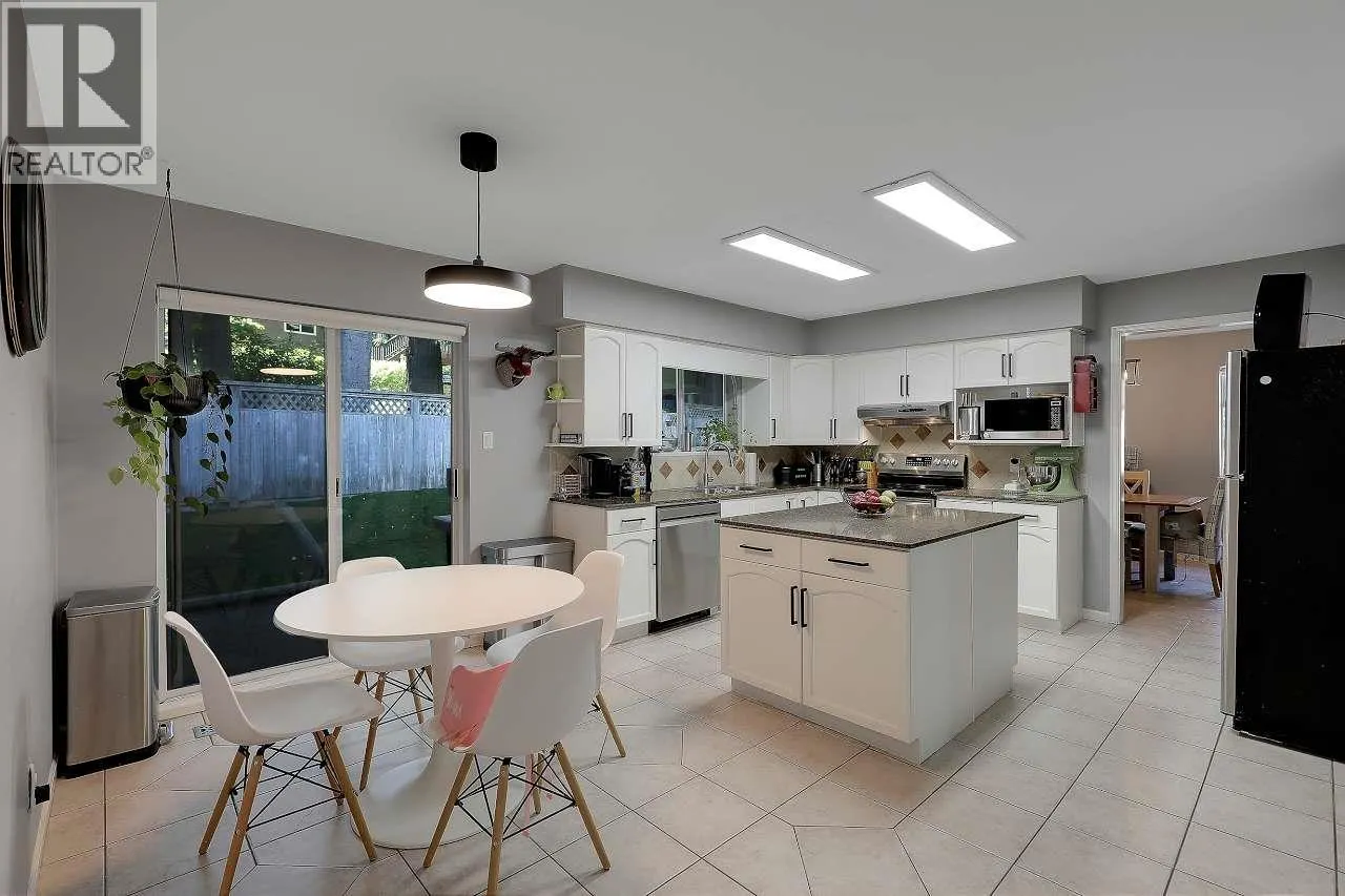 5256 CAMBRIDGE COURT
