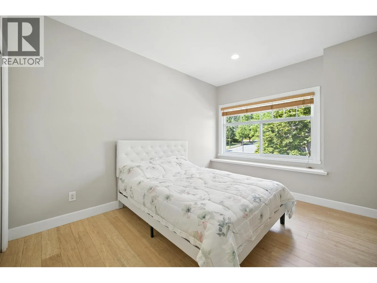 3252 CAMELBACK LANE