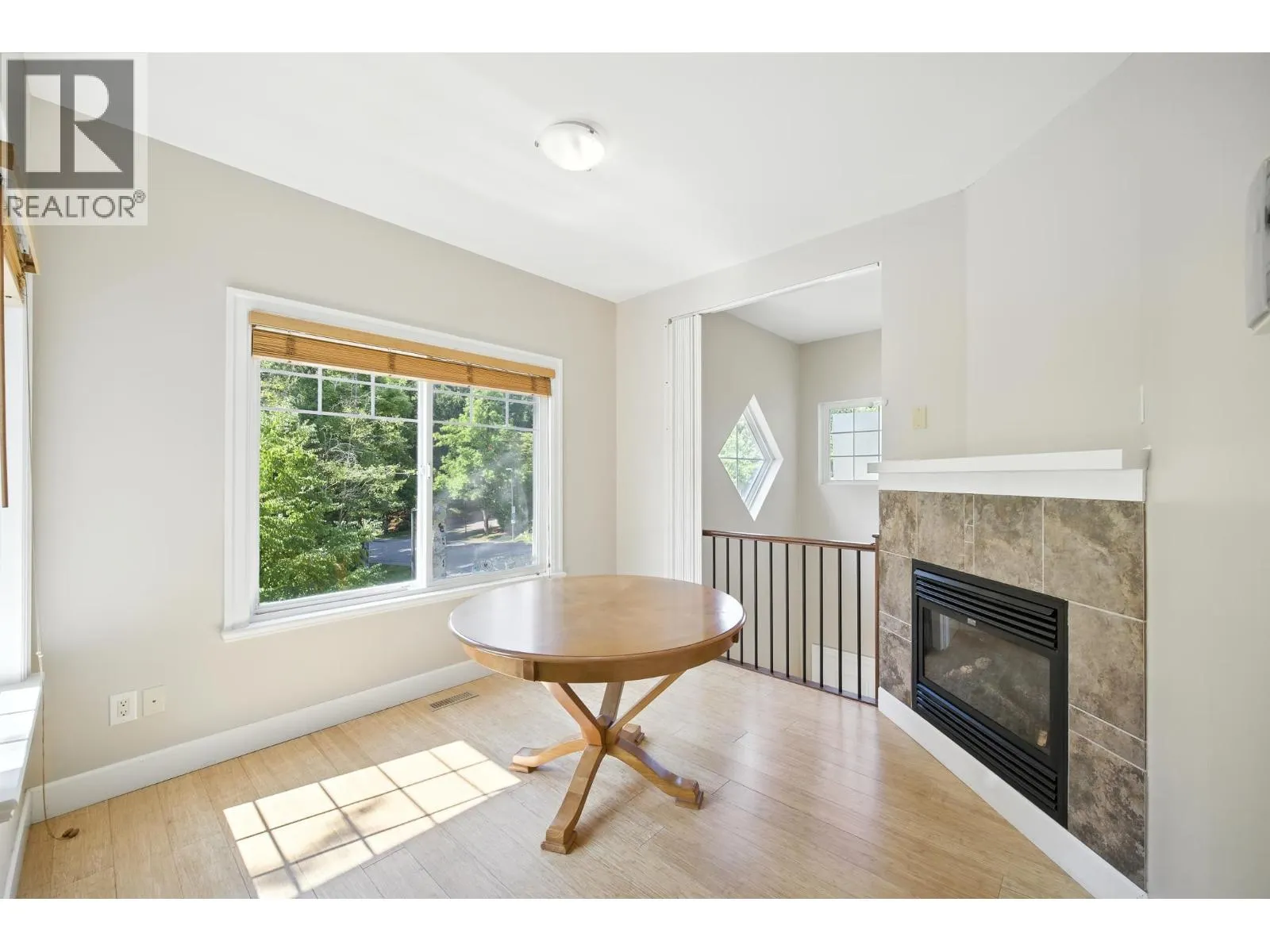 3252 CAMELBACK LANE