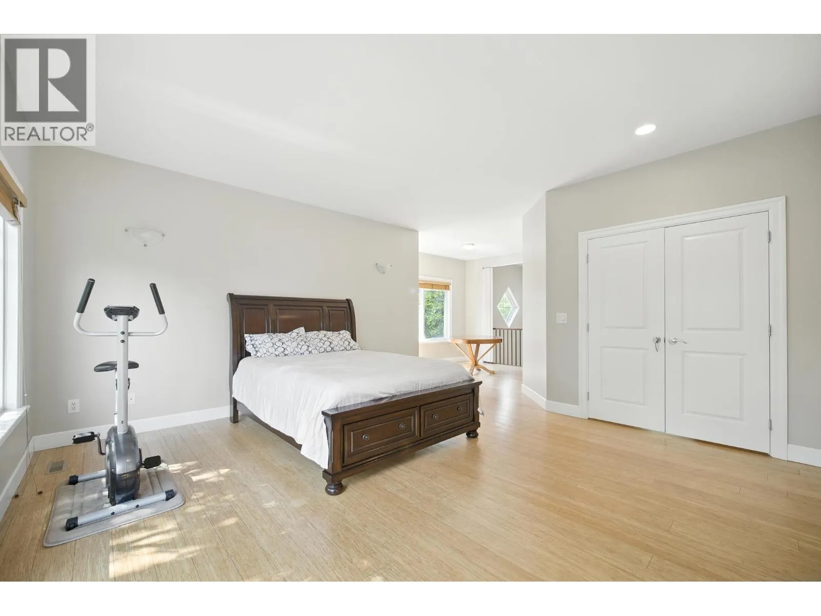 3252 CAMELBACK LANE