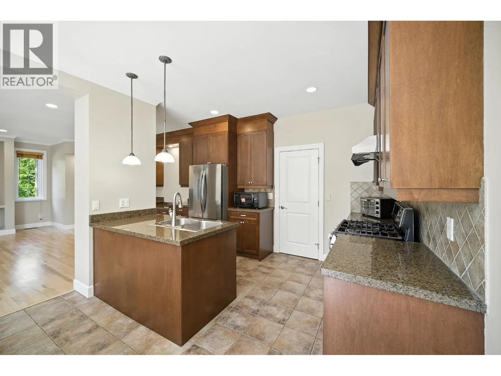 3252 CAMELBACK LANE