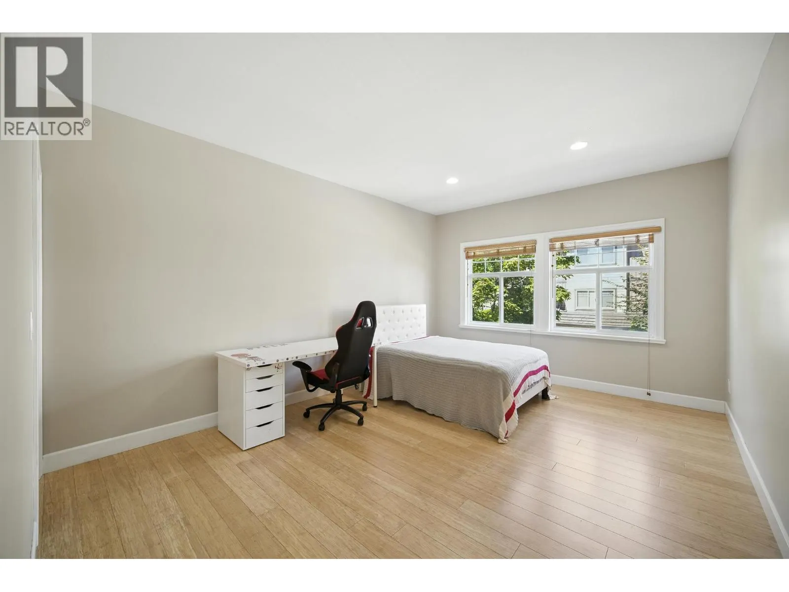 3252 CAMELBACK LANE