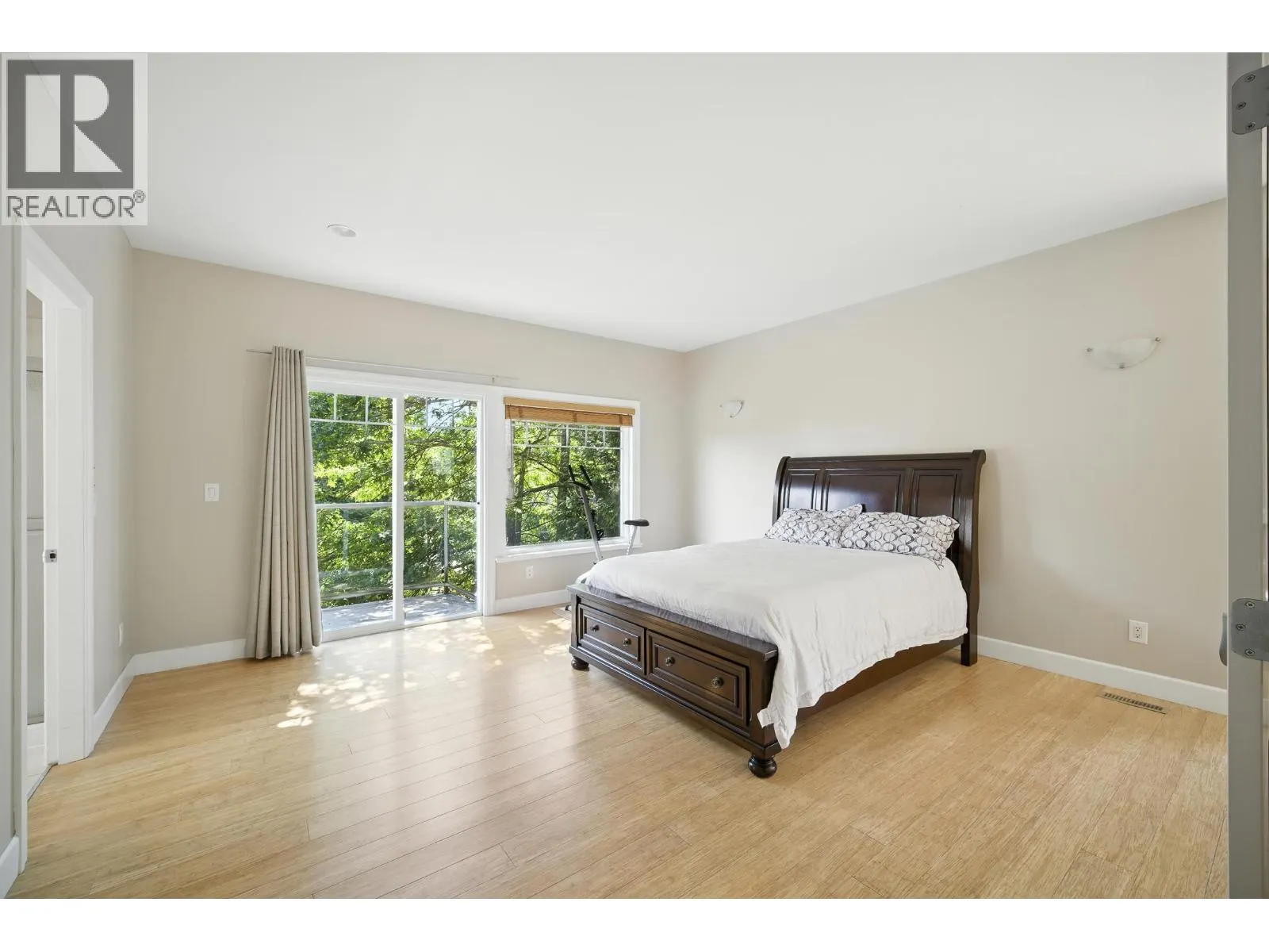 3252 CAMELBACK LANE
