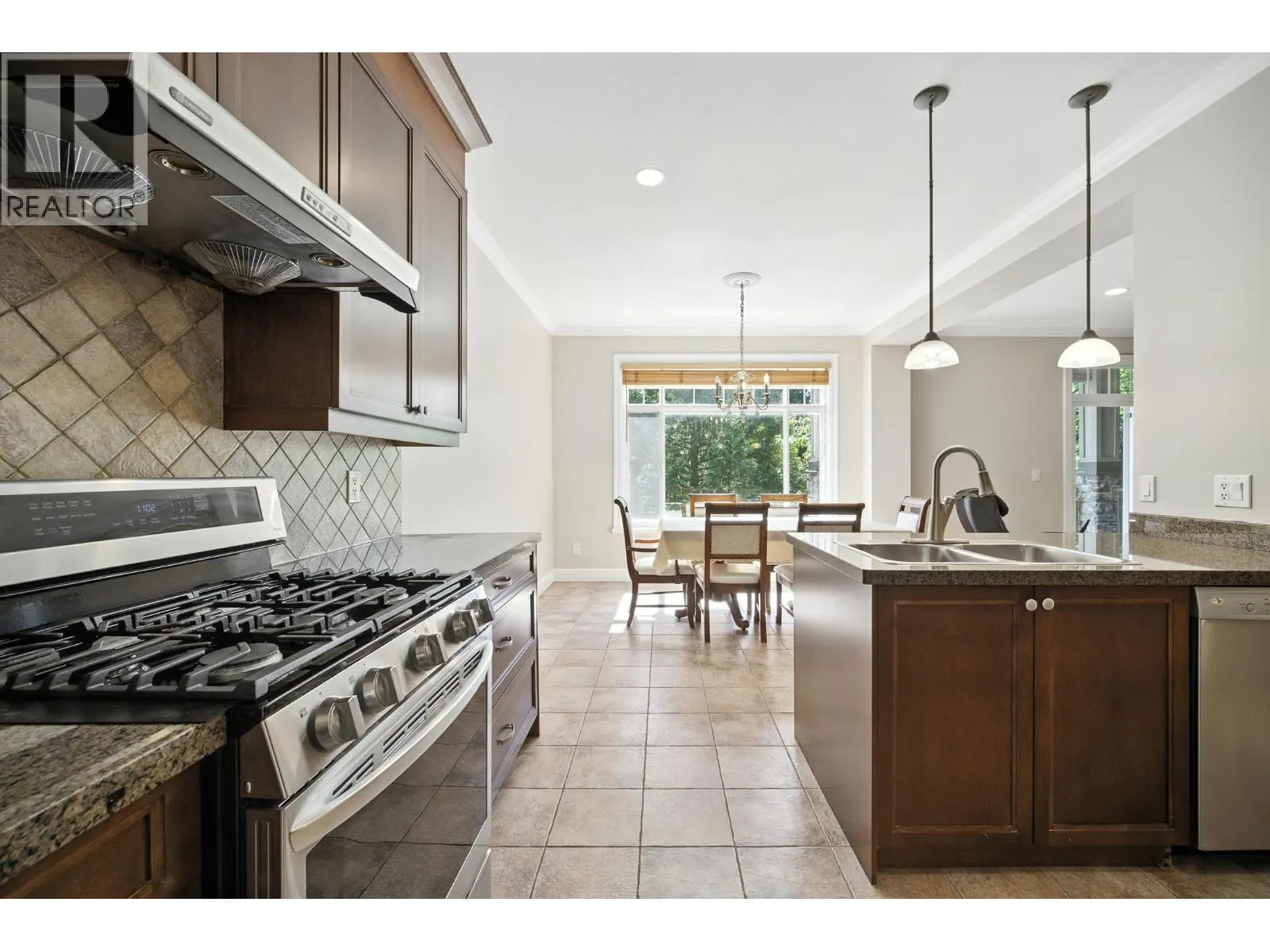 3252 CAMELBACK LANE