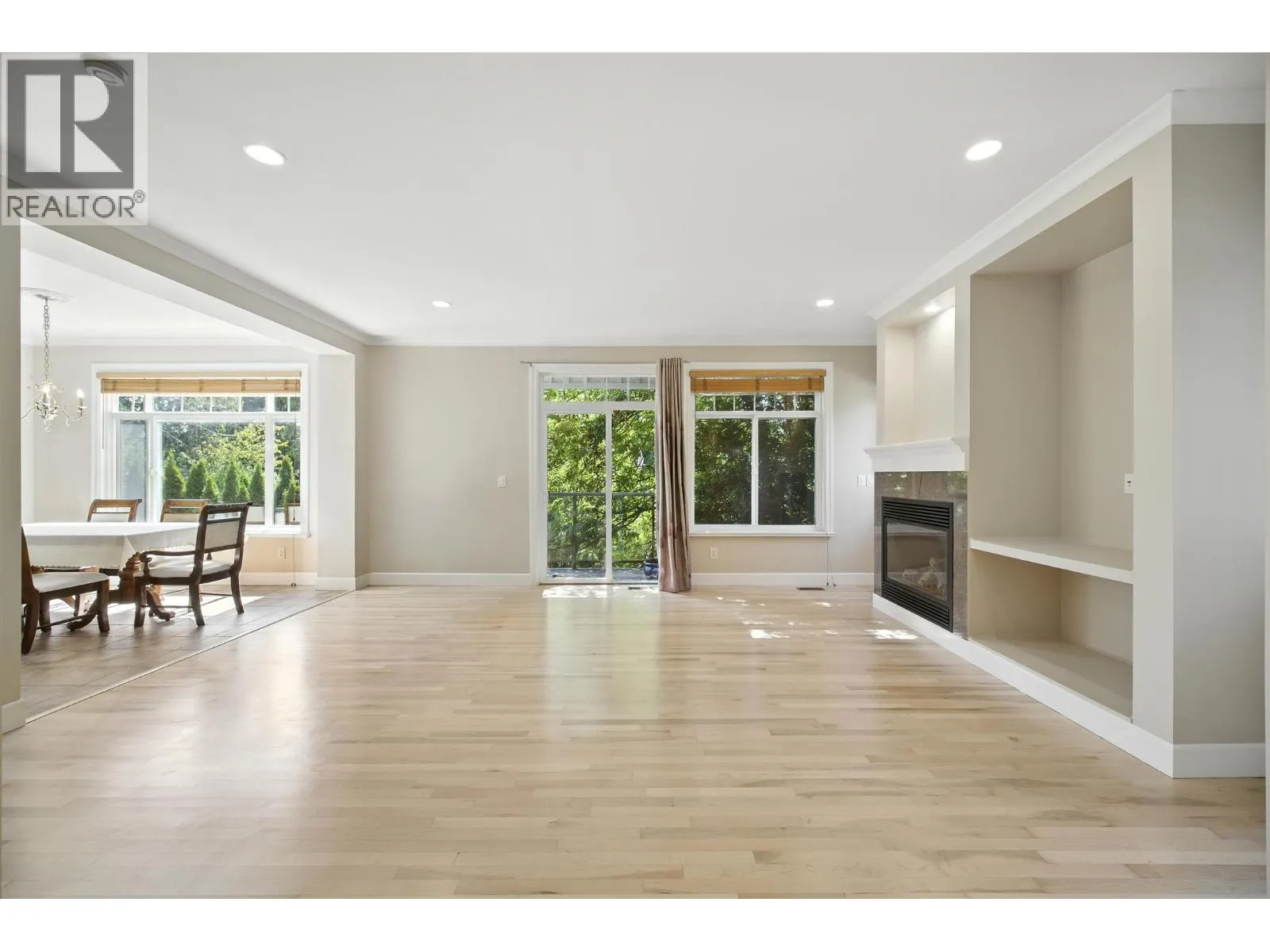 3252 CAMELBACK LANE