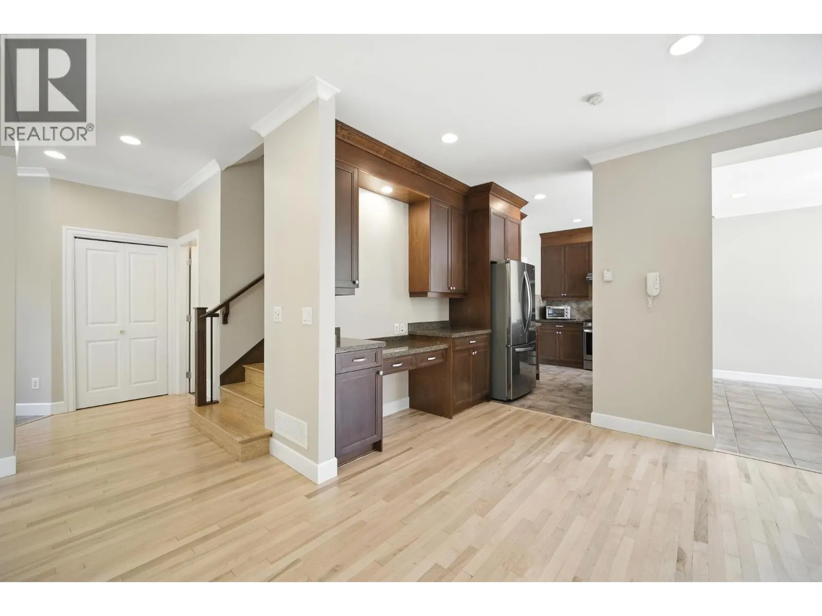 3252 CAMELBACK LANE