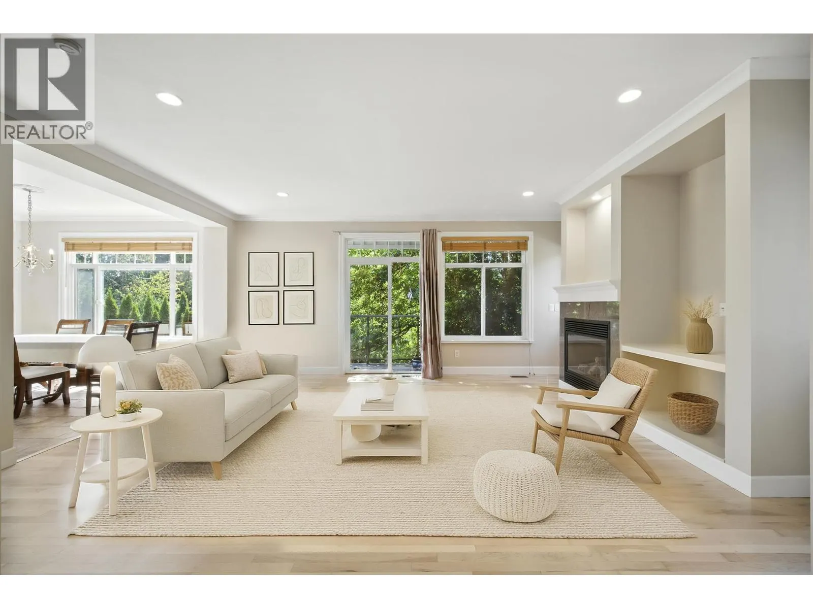 3252 CAMELBACK LANE