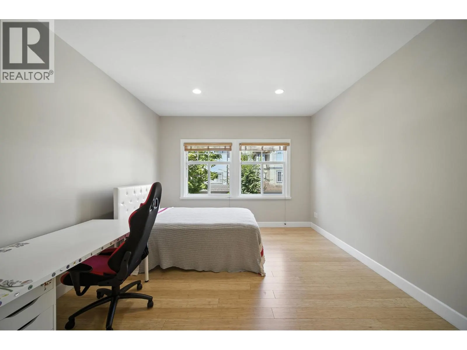 3252 CAMELBACK LANE