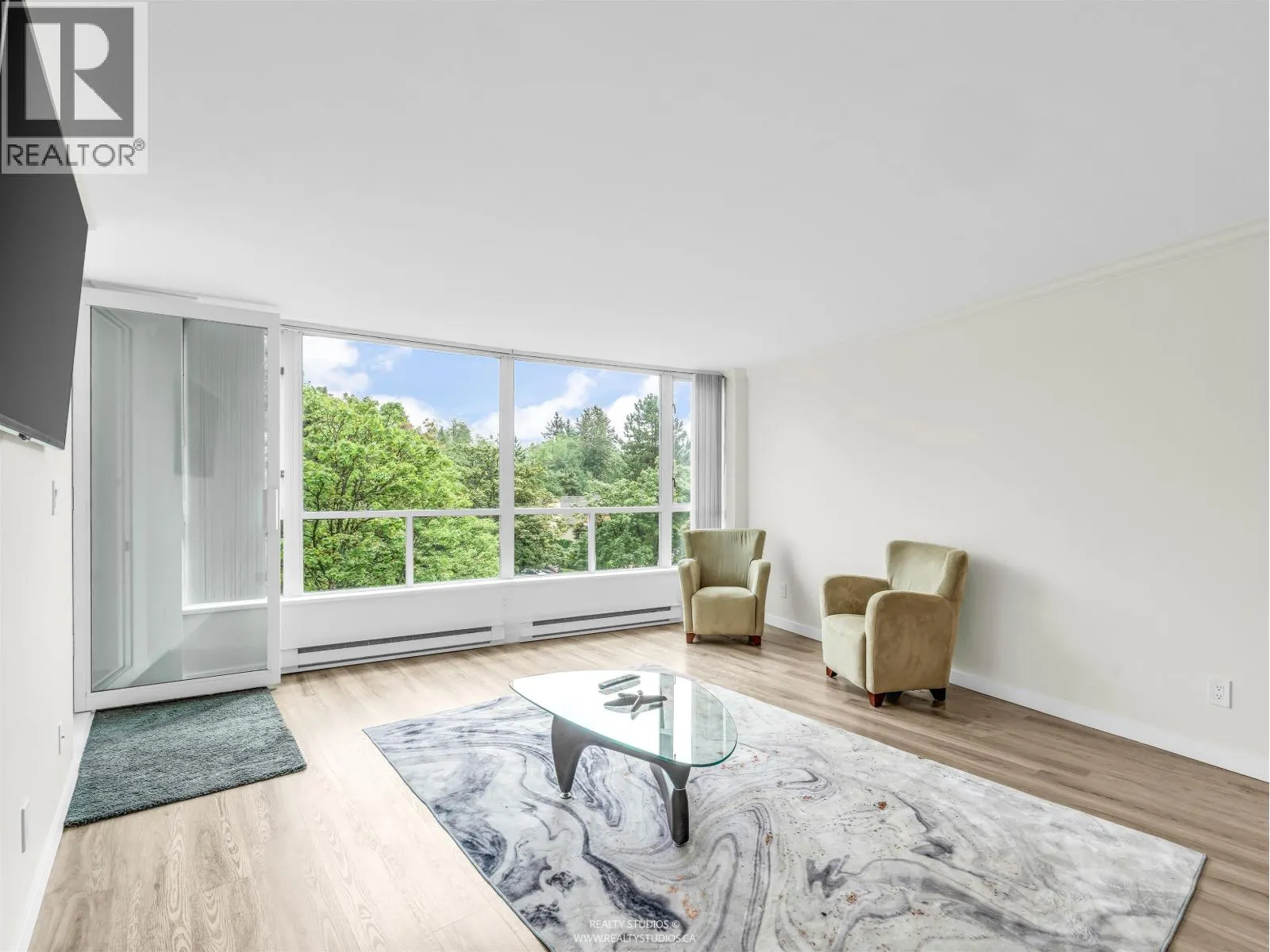 406 995 ROCHE POINT DRIVE