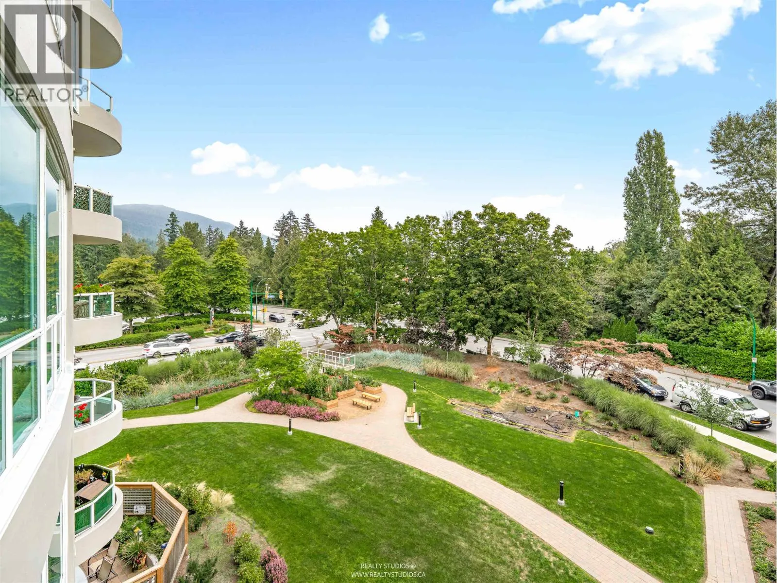 406 995 ROCHE POINT DRIVE