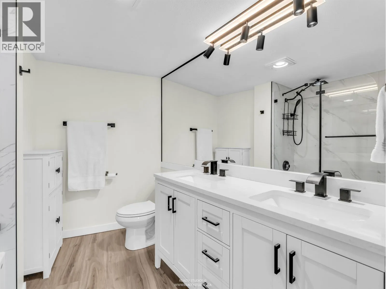 406 995 ROCHE POINT DRIVE