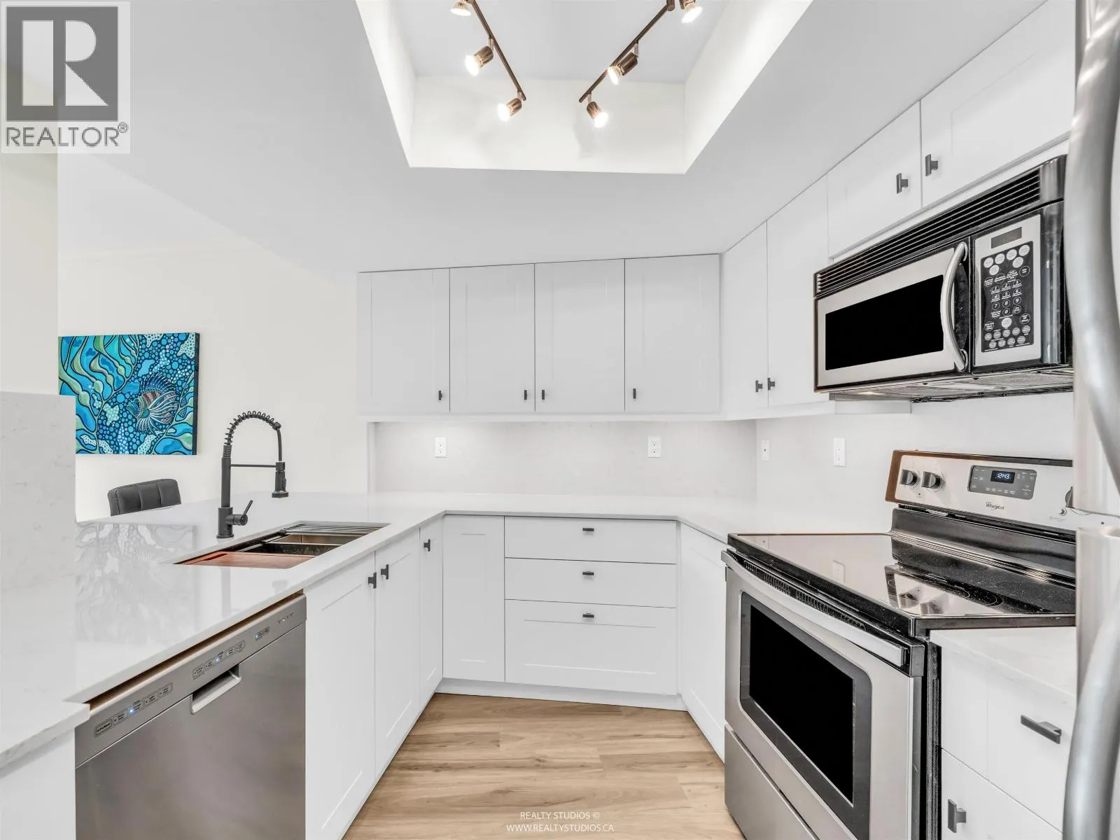 406 995 ROCHE POINT DRIVE