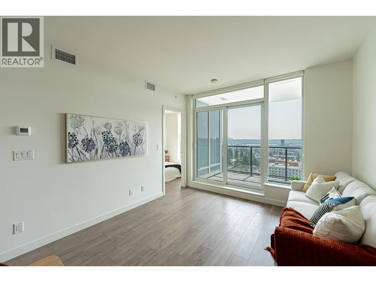 1406 585 AUSTIN AVENUE