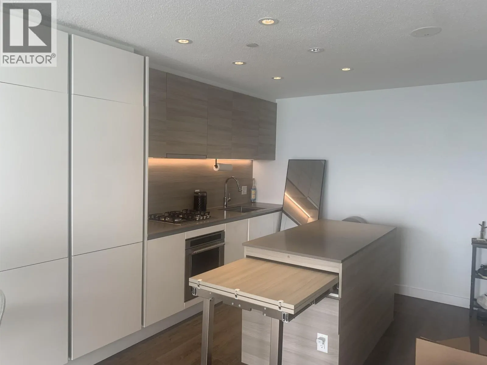 2512 988 QUAYSIDE DRIVE