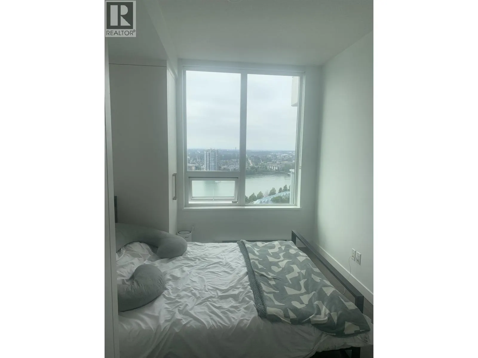 2512 988 QUAYSIDE DRIVE