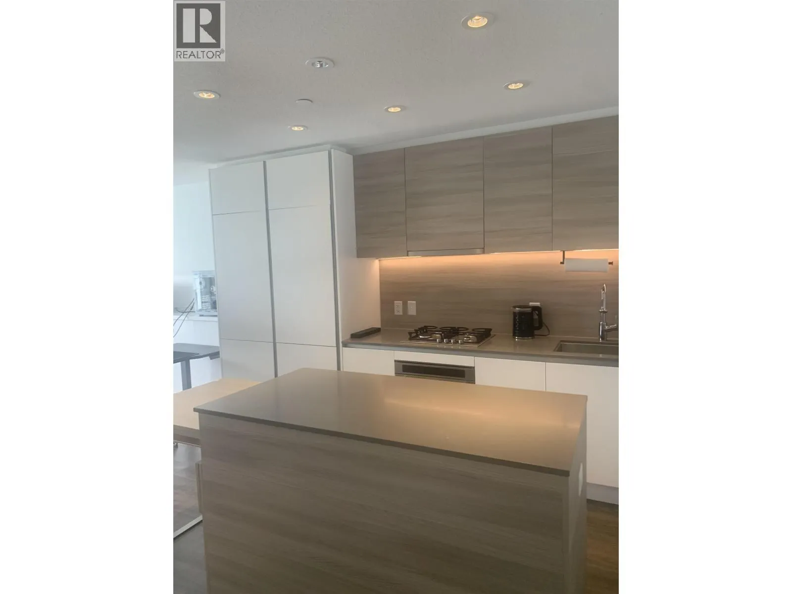 2512 988 QUAYSIDE DRIVE