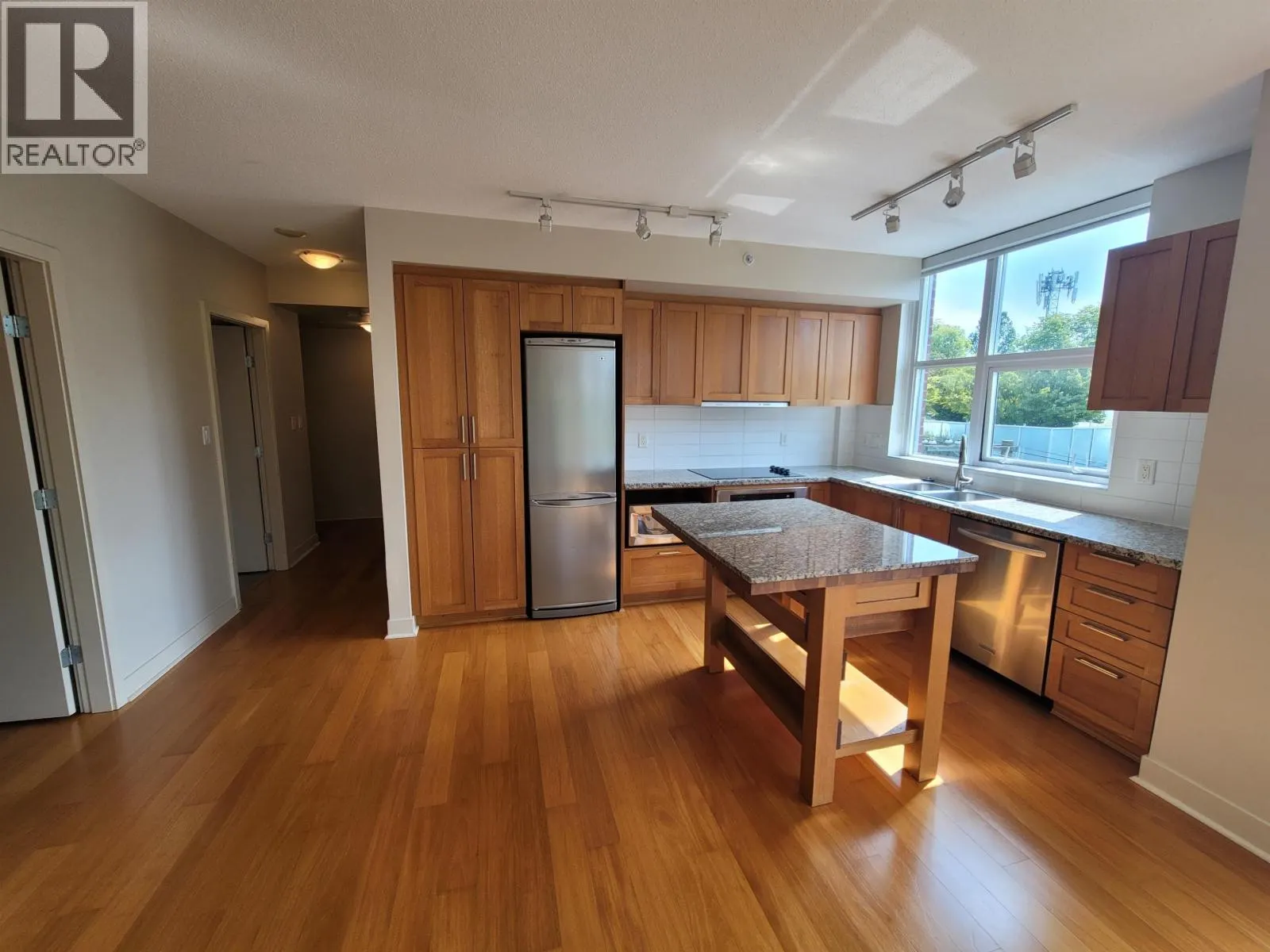 515 2268 W BROADWAY