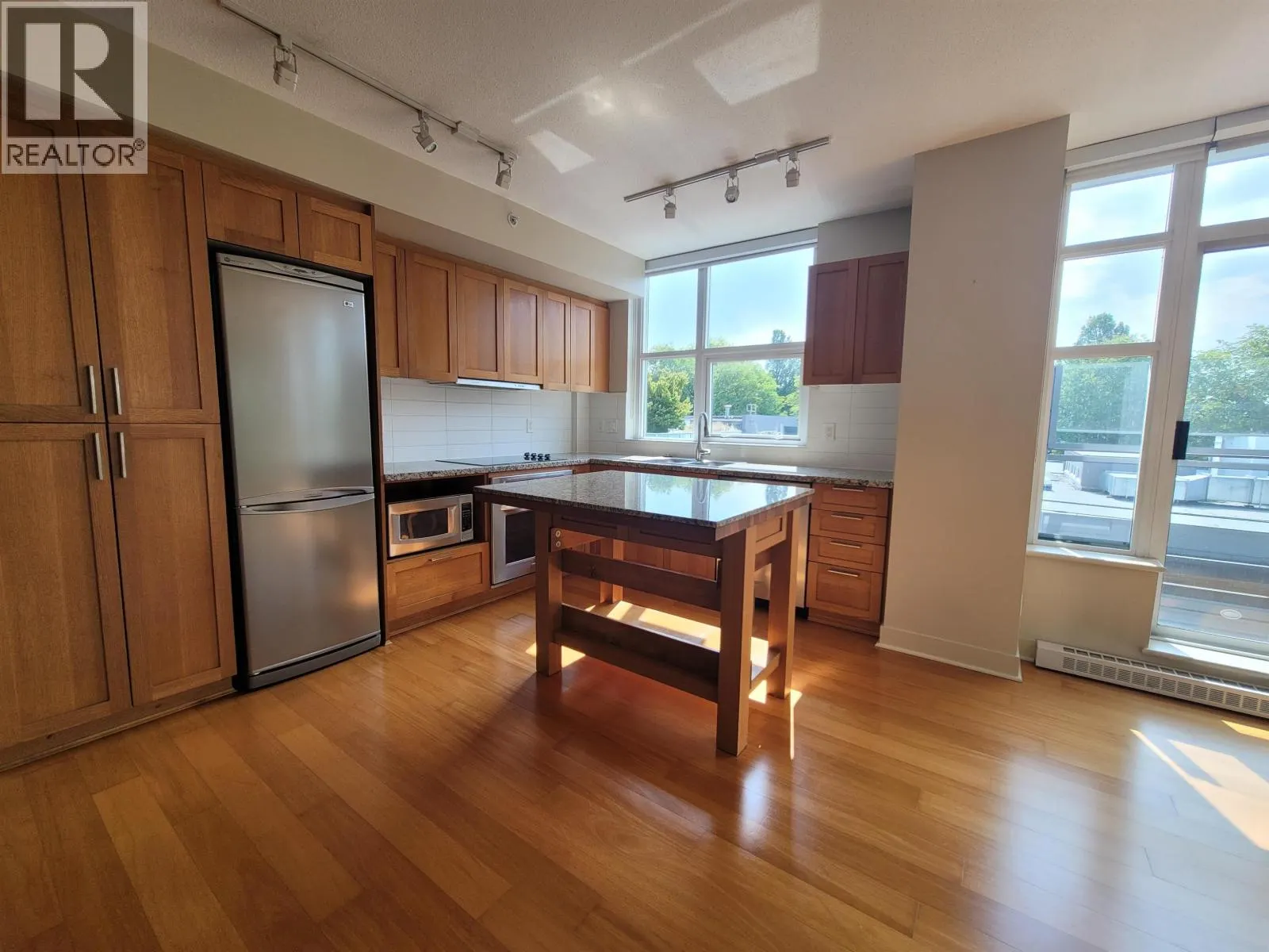 515 2268 W BROADWAY