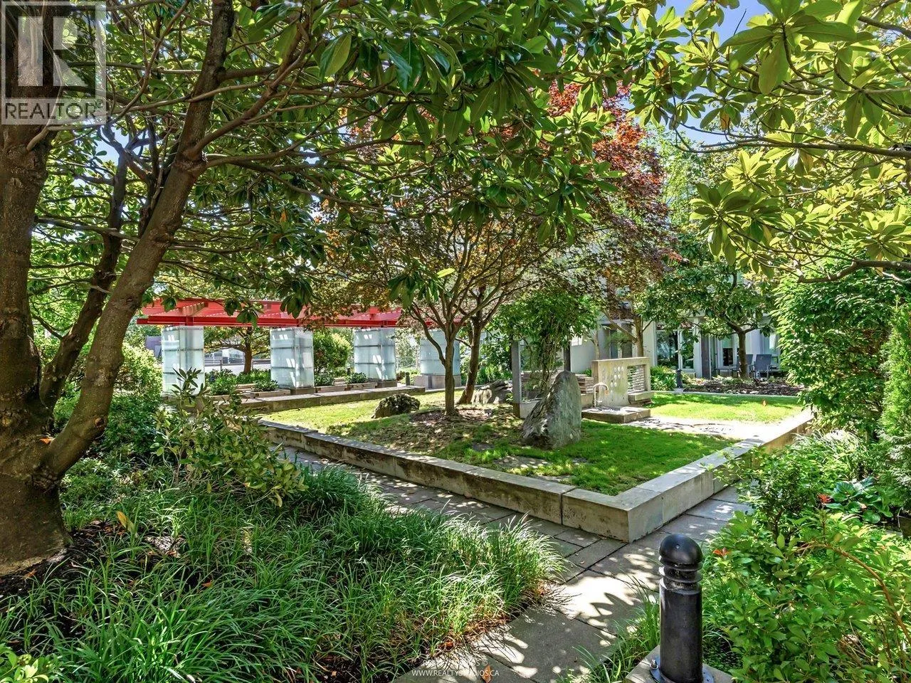 515 2268 W BROADWAY