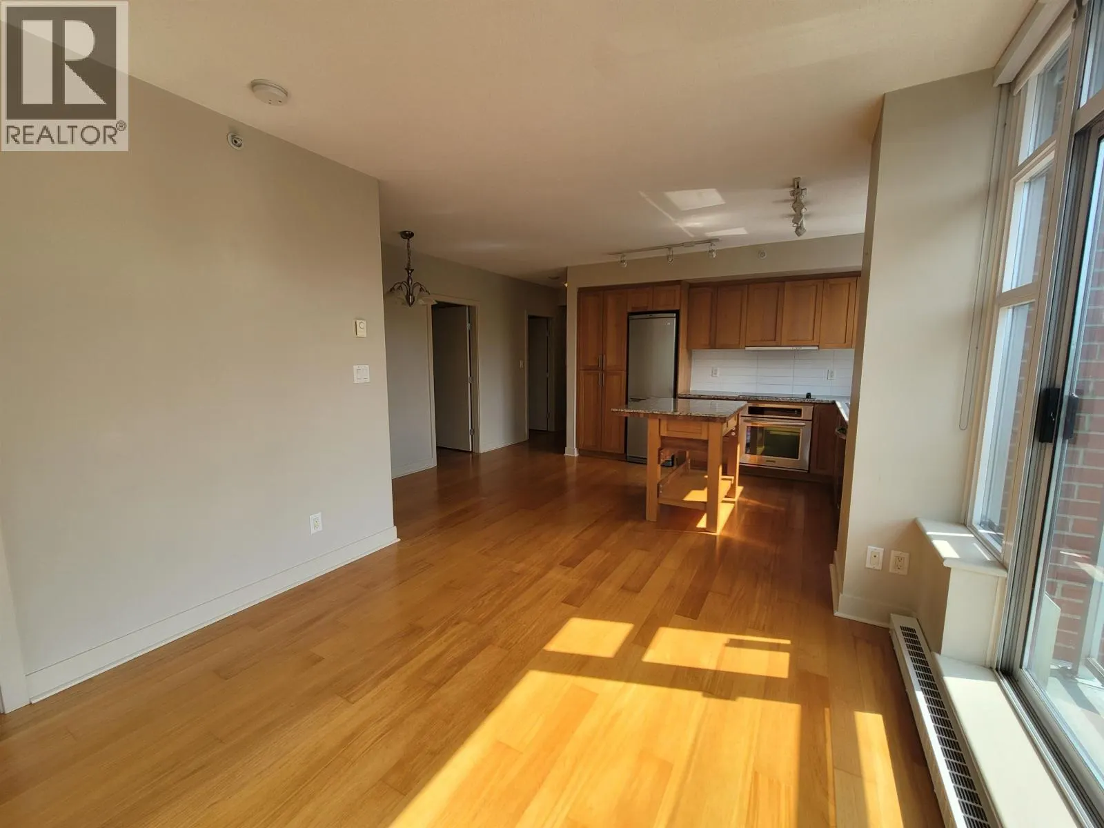 515 2268 W BROADWAY
