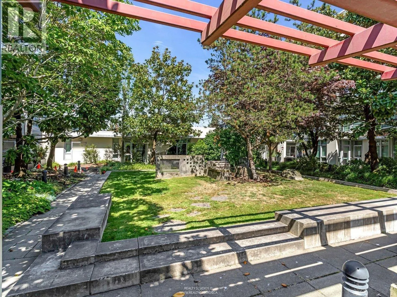 515 2268 W BROADWAY