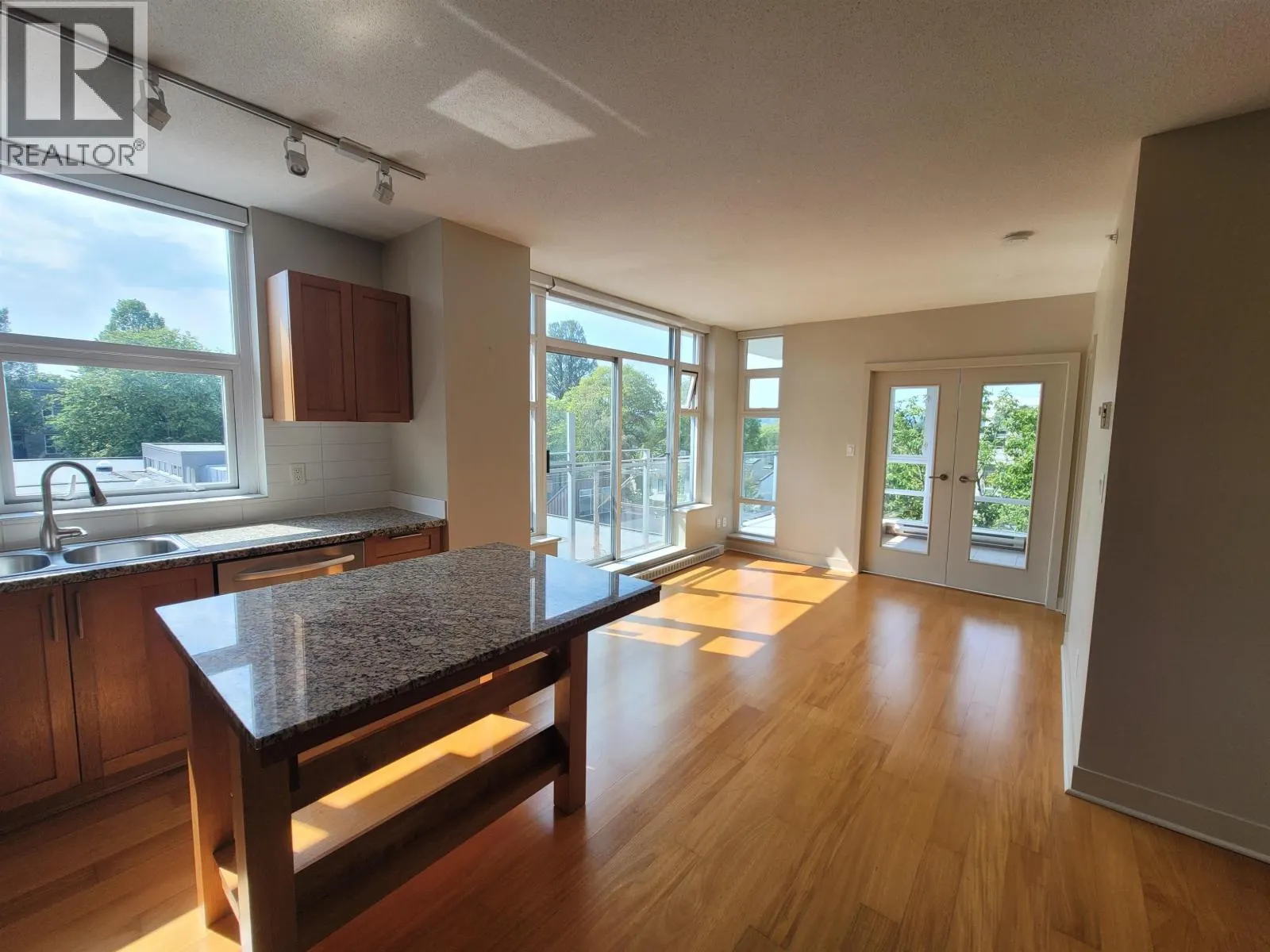 515 2268 W BROADWAY