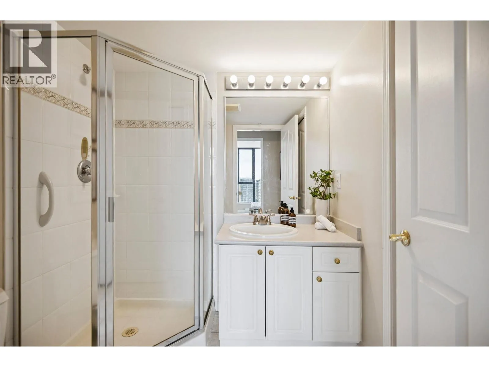 1605 6088 MINORU BOULEVARD
