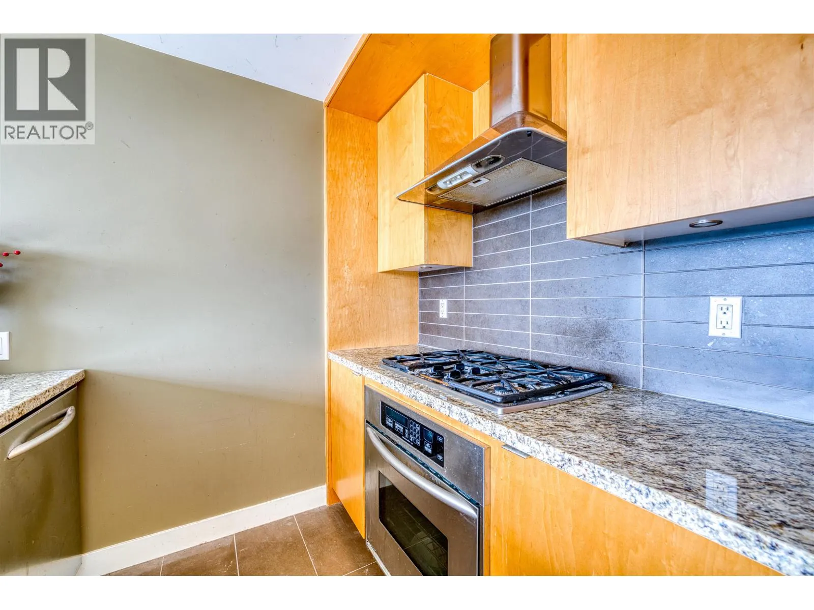 1208 7088 18TH AVENUE