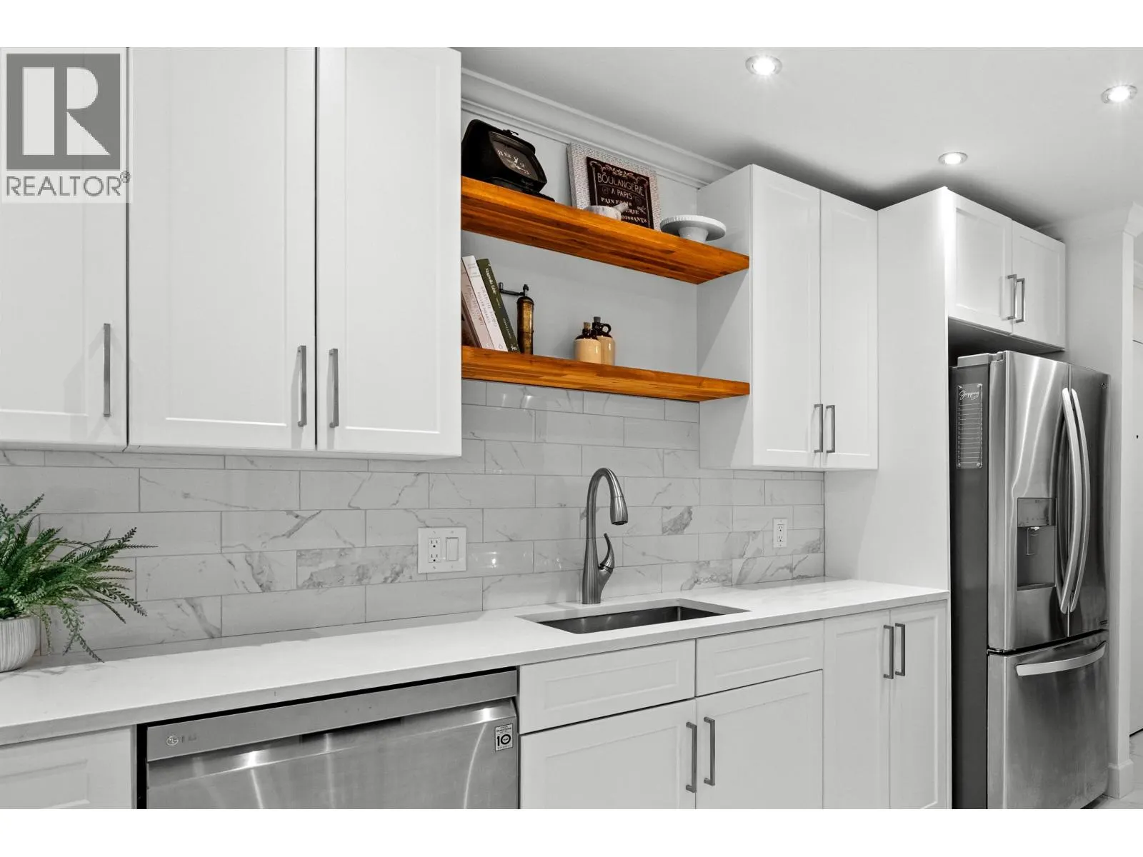 T4908 3980 CARRIGAN COURT