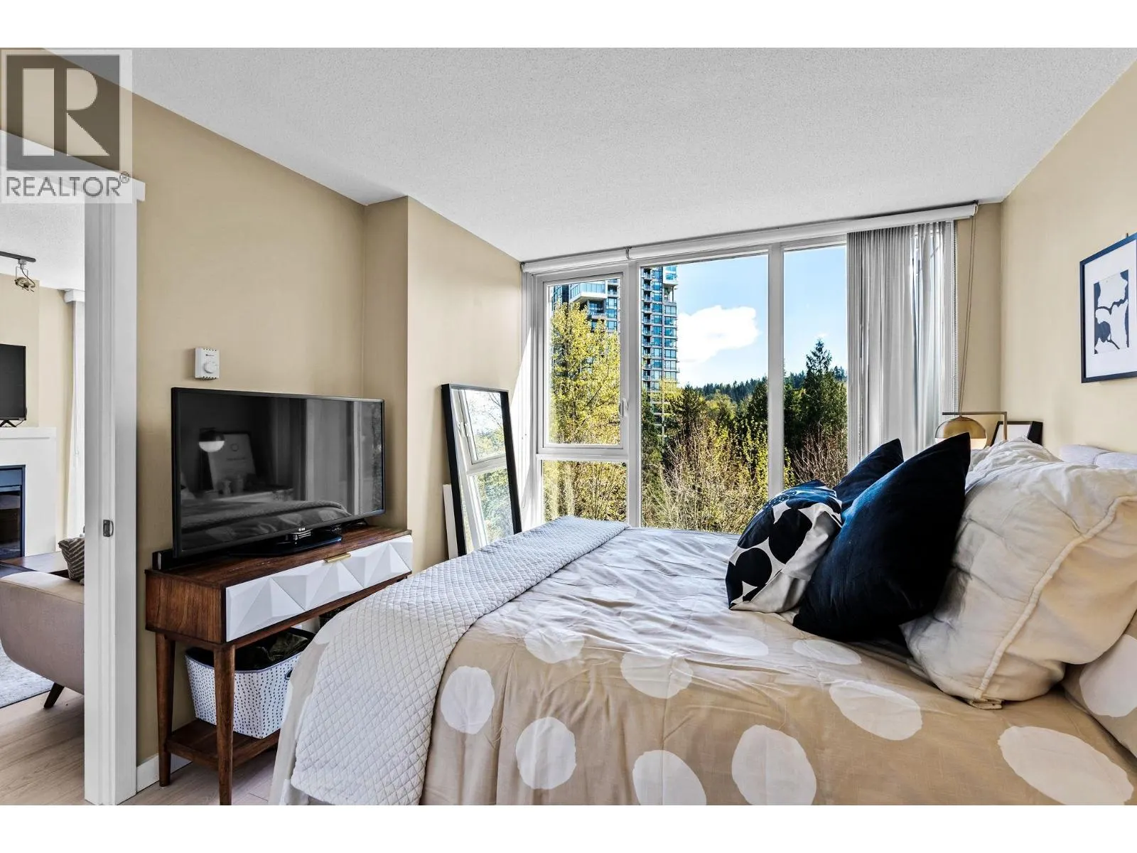 1009 660 NOOTKA WAY