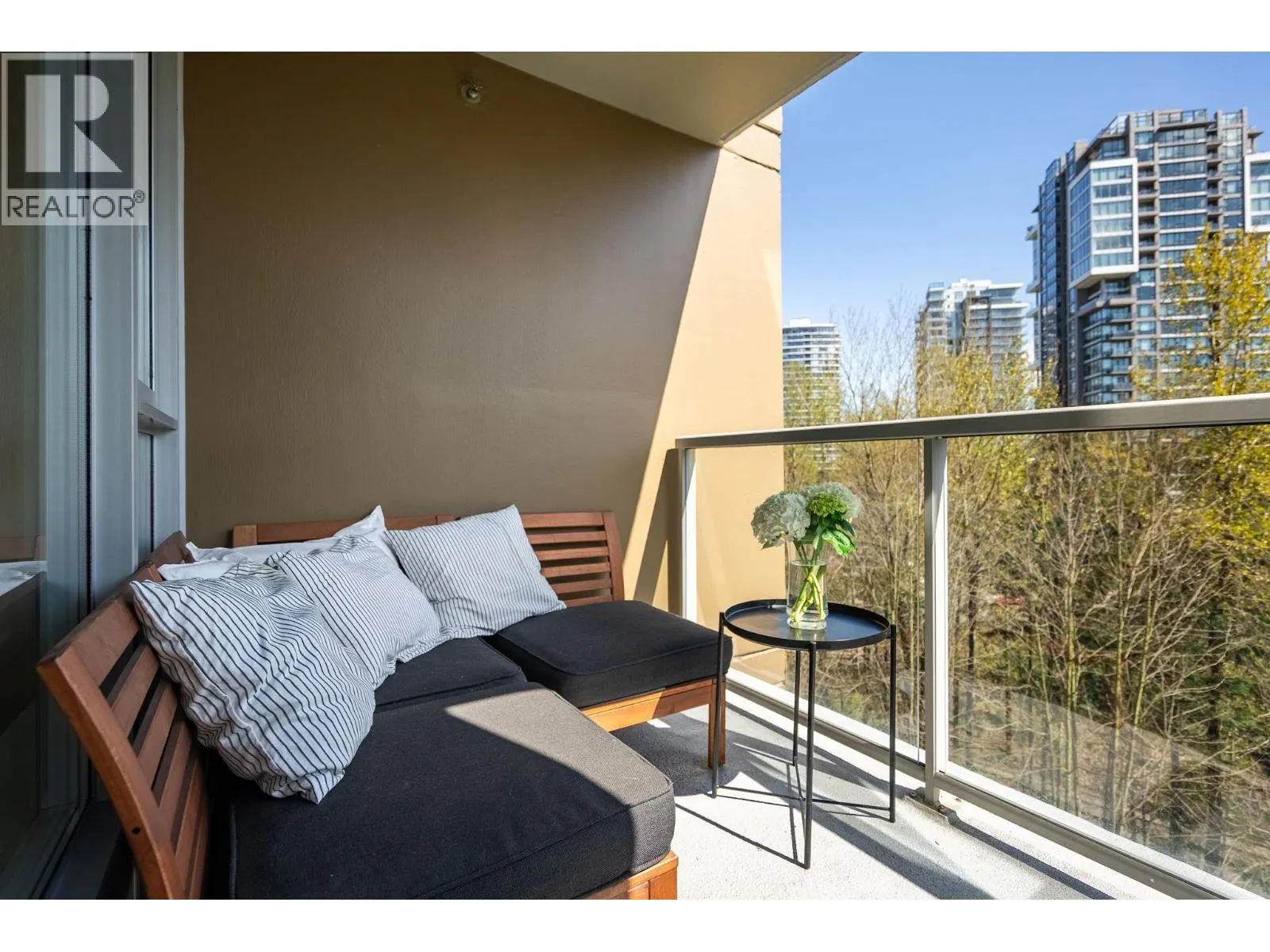 1009 660 NOOTKA WAY