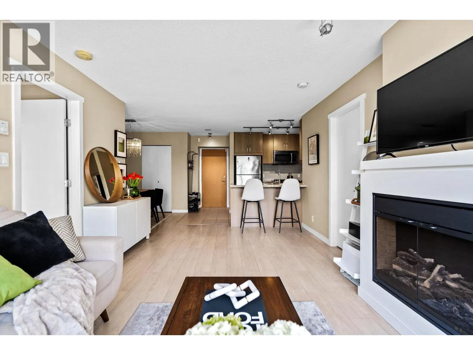 1009 660 NOOTKA WAY