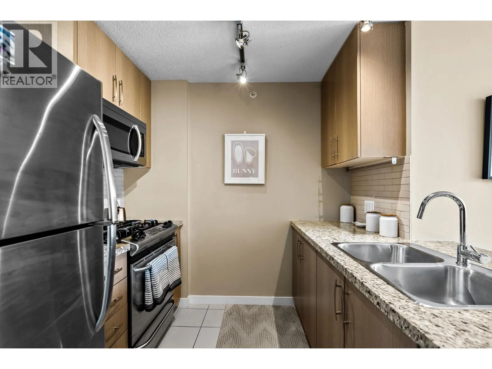 1009 660 NOOTKA WAY