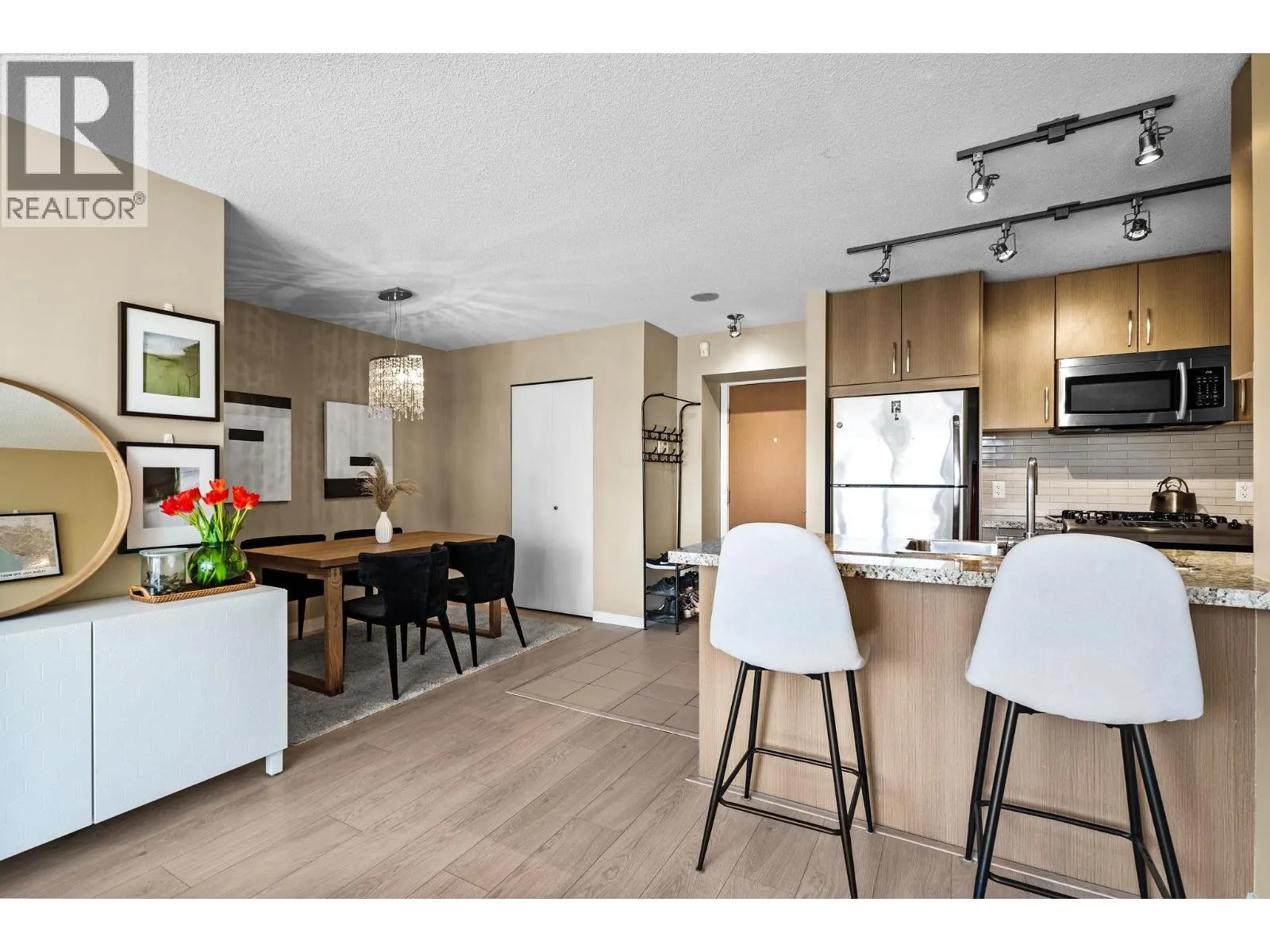 1009 660 NOOTKA WAY
