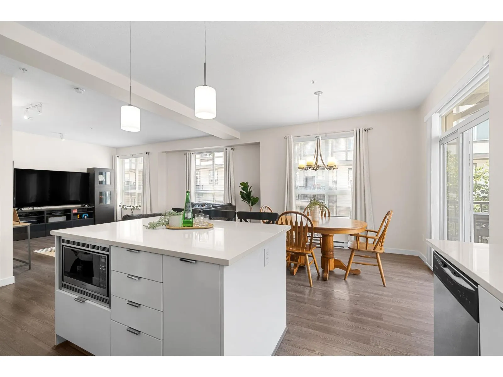 73 7848 209TH STREET
