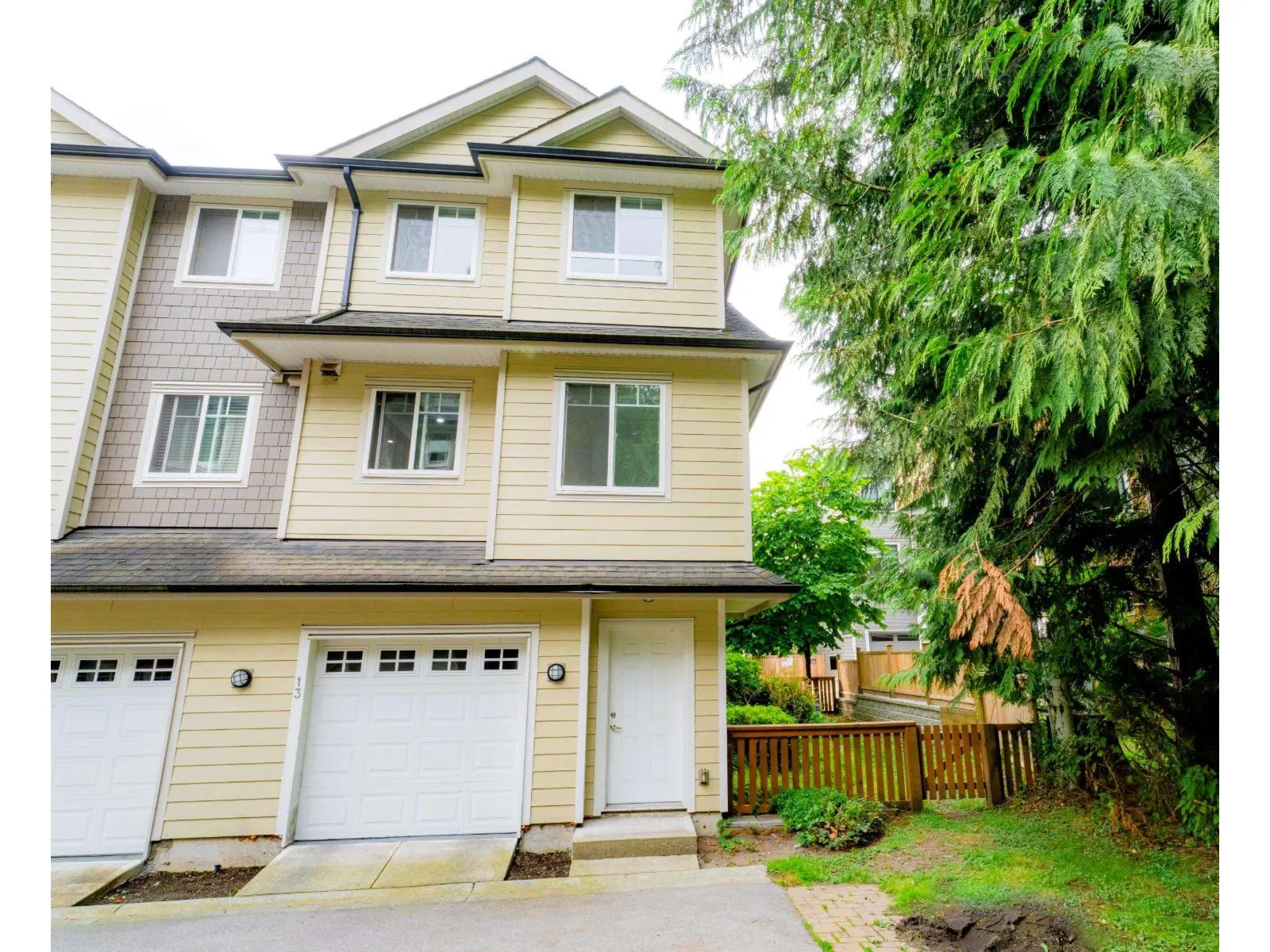 13 14285 64 AVENUE