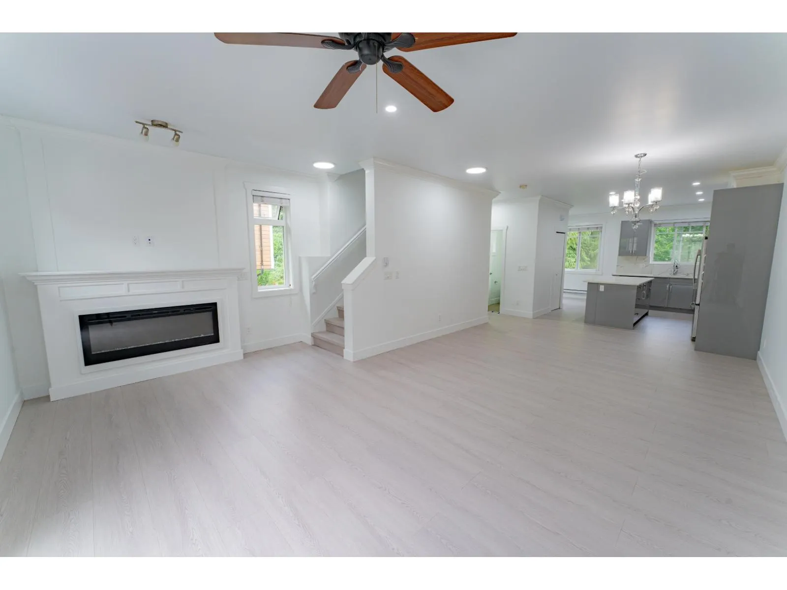 13 14285 64 AVENUE