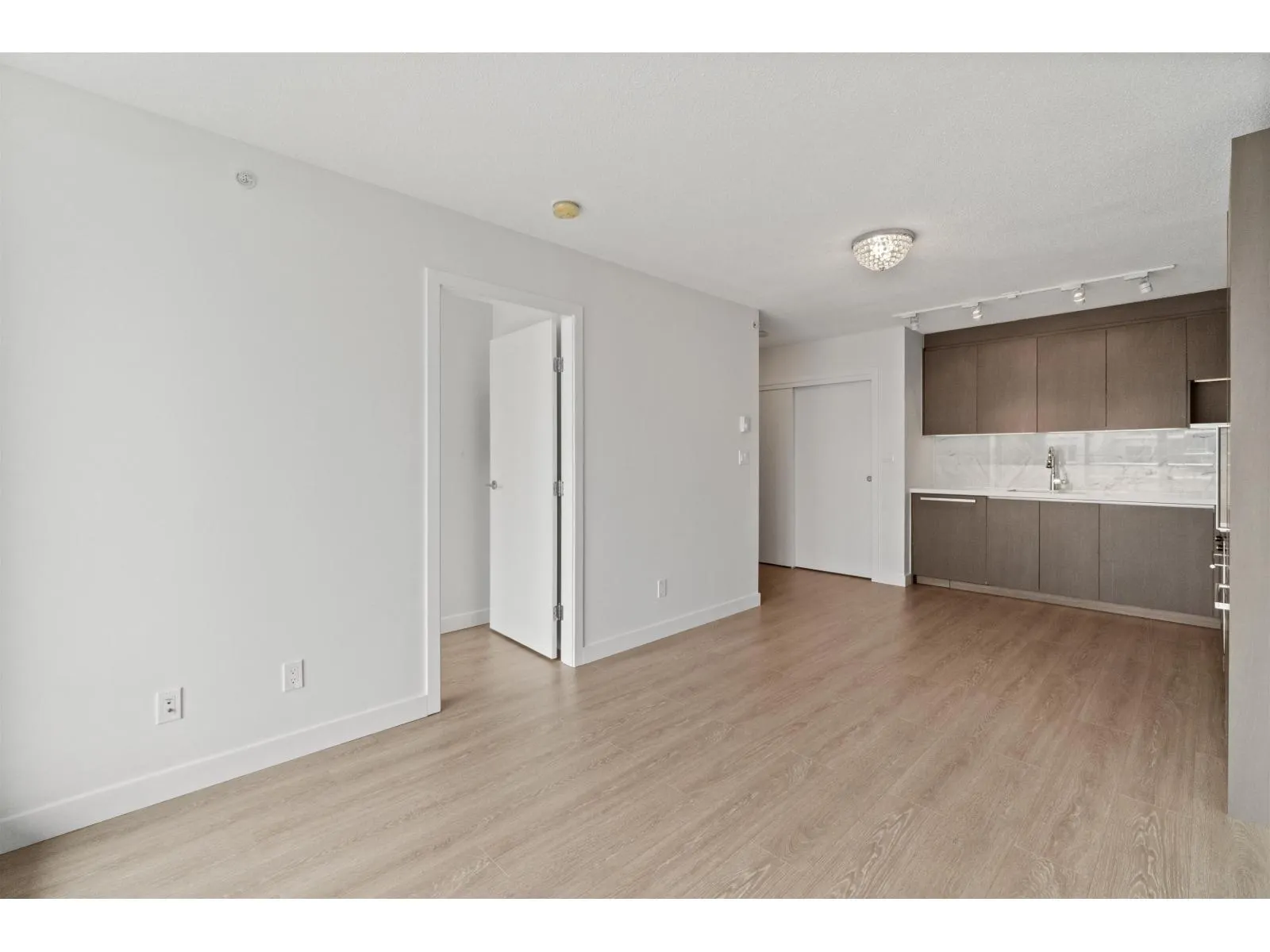 4101 13696 100 AVENUE