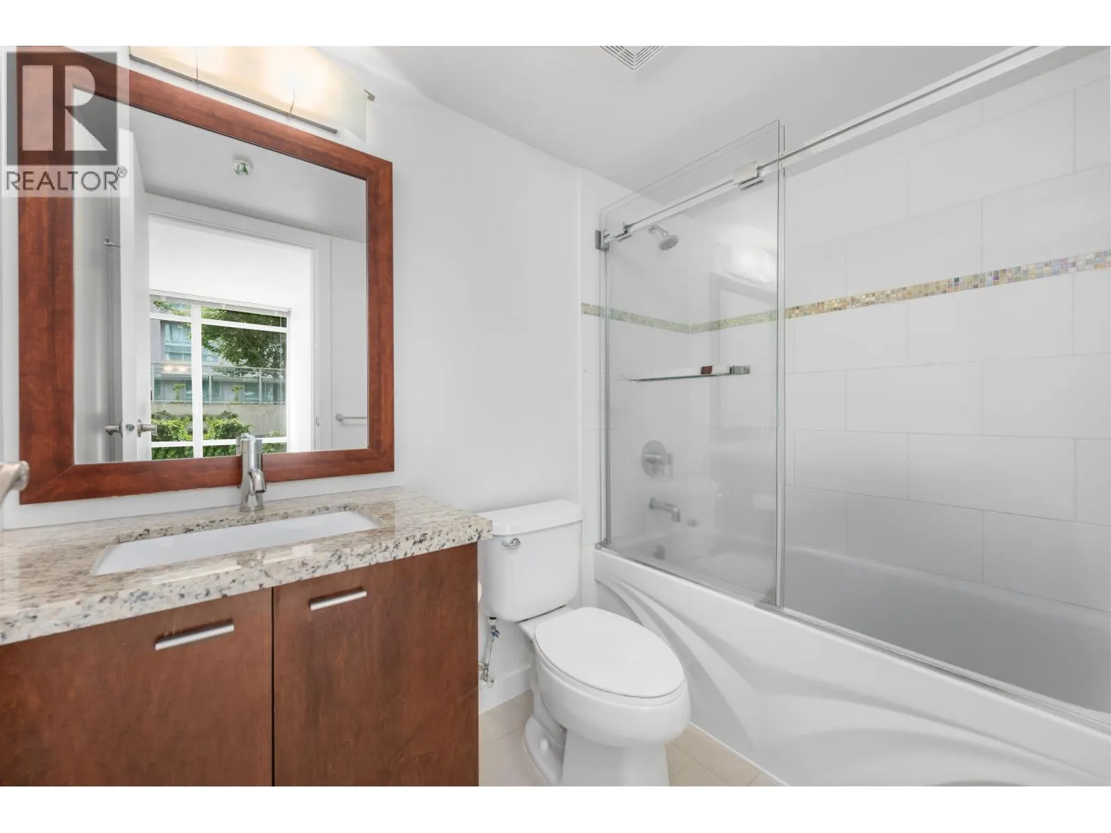 511 8280 LANSDOWNE ROAD