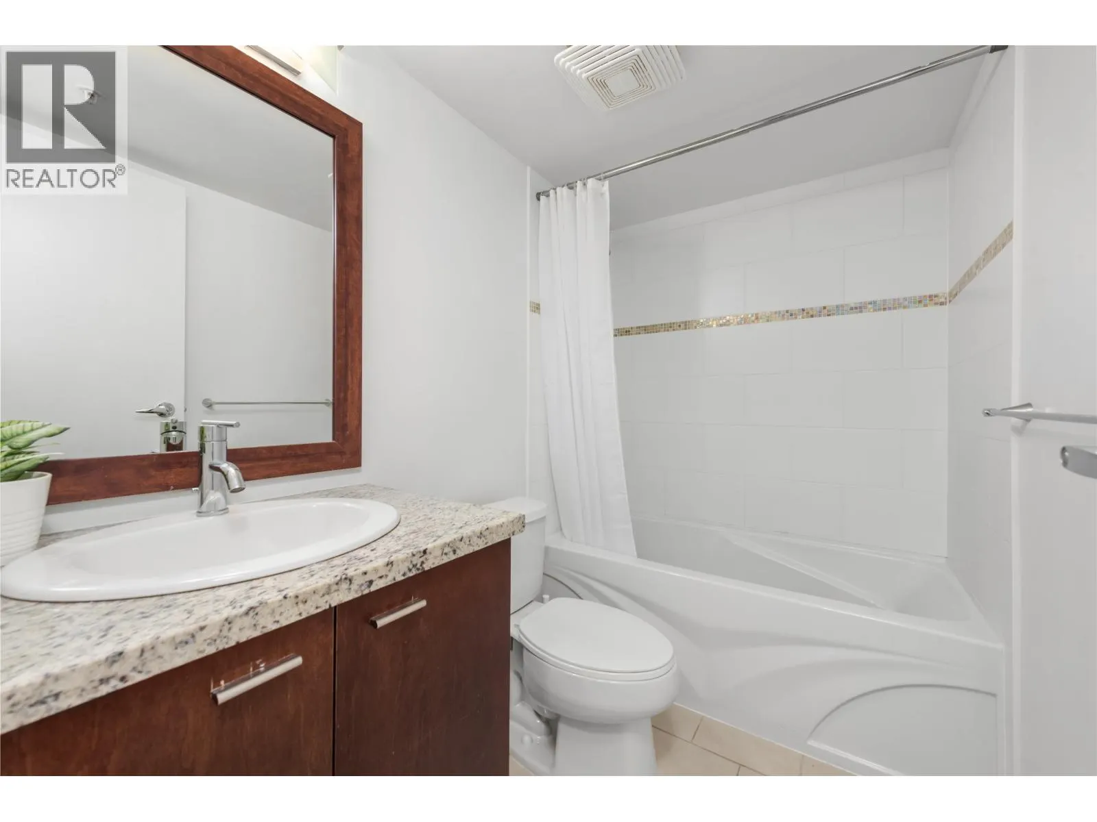 511 8280 LANSDOWNE ROAD
