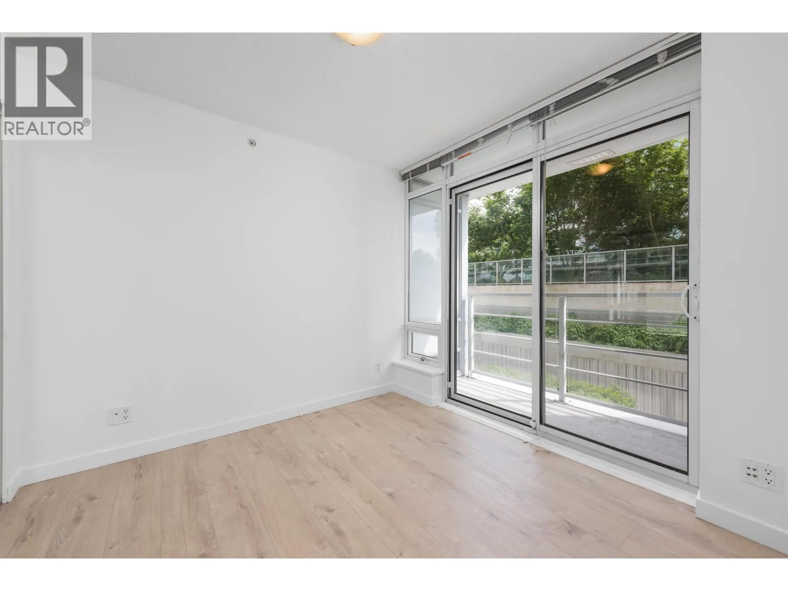 511 8280 LANSDOWNE ROAD