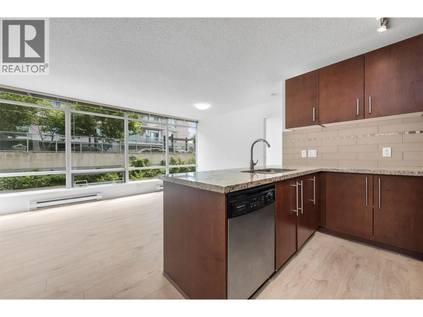 511 8280 LANSDOWNE ROAD