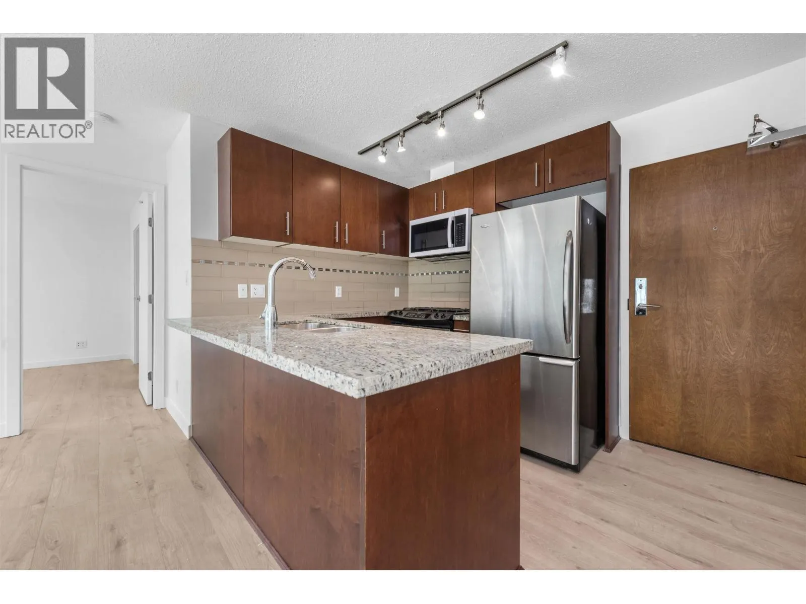 511 8280 LANSDOWNE ROAD