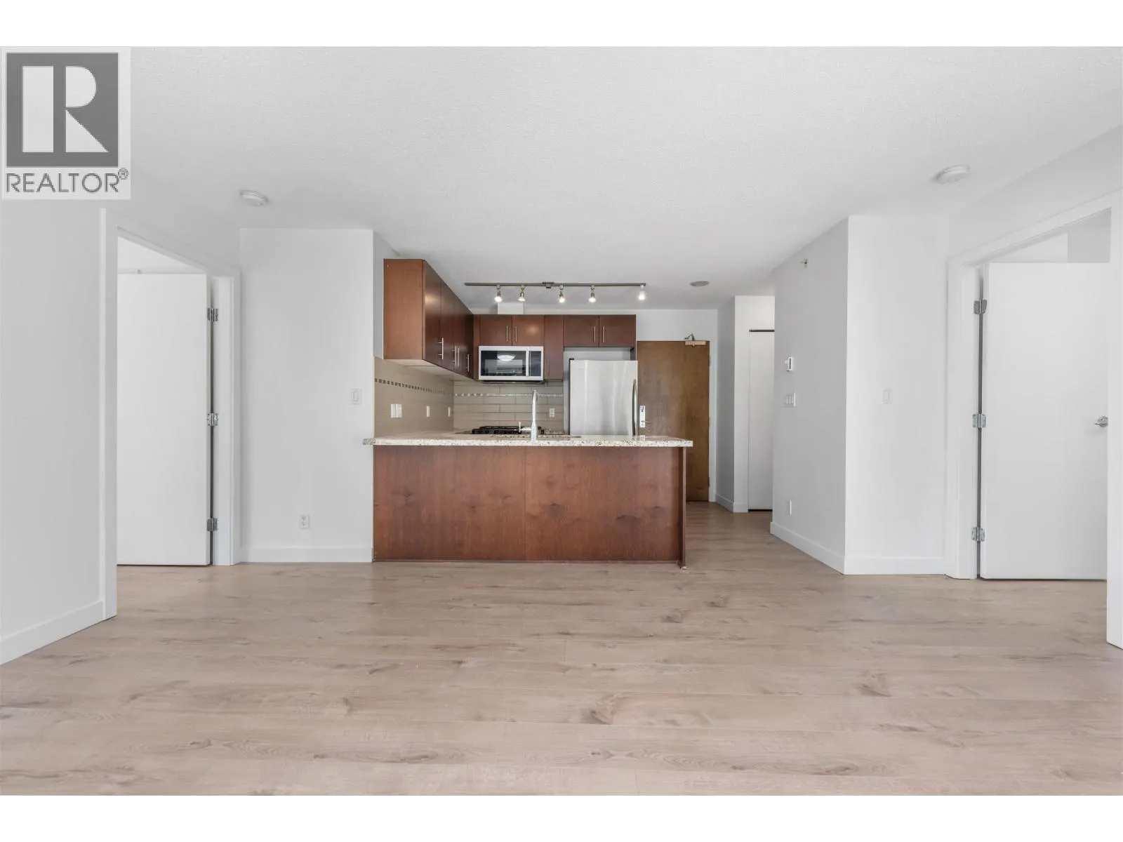 511 8280 LANSDOWNE ROAD