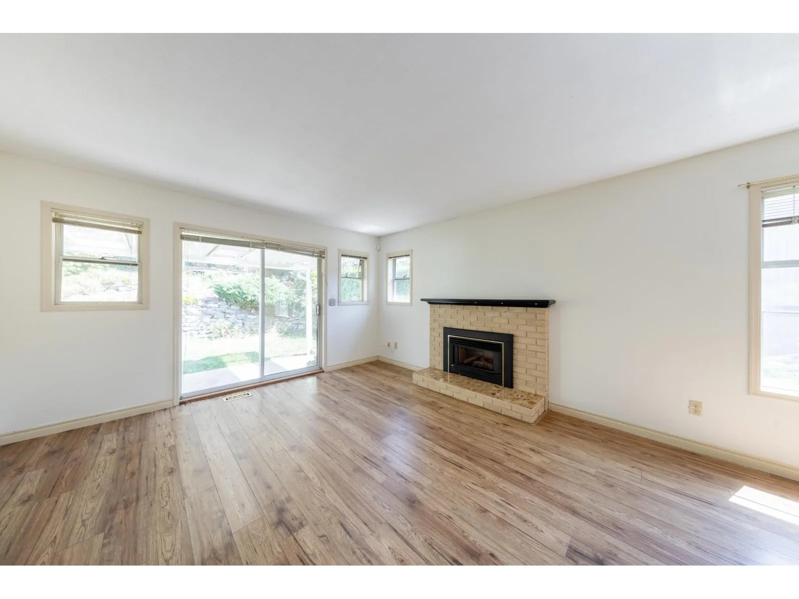 2138 ESSEX DRIVE