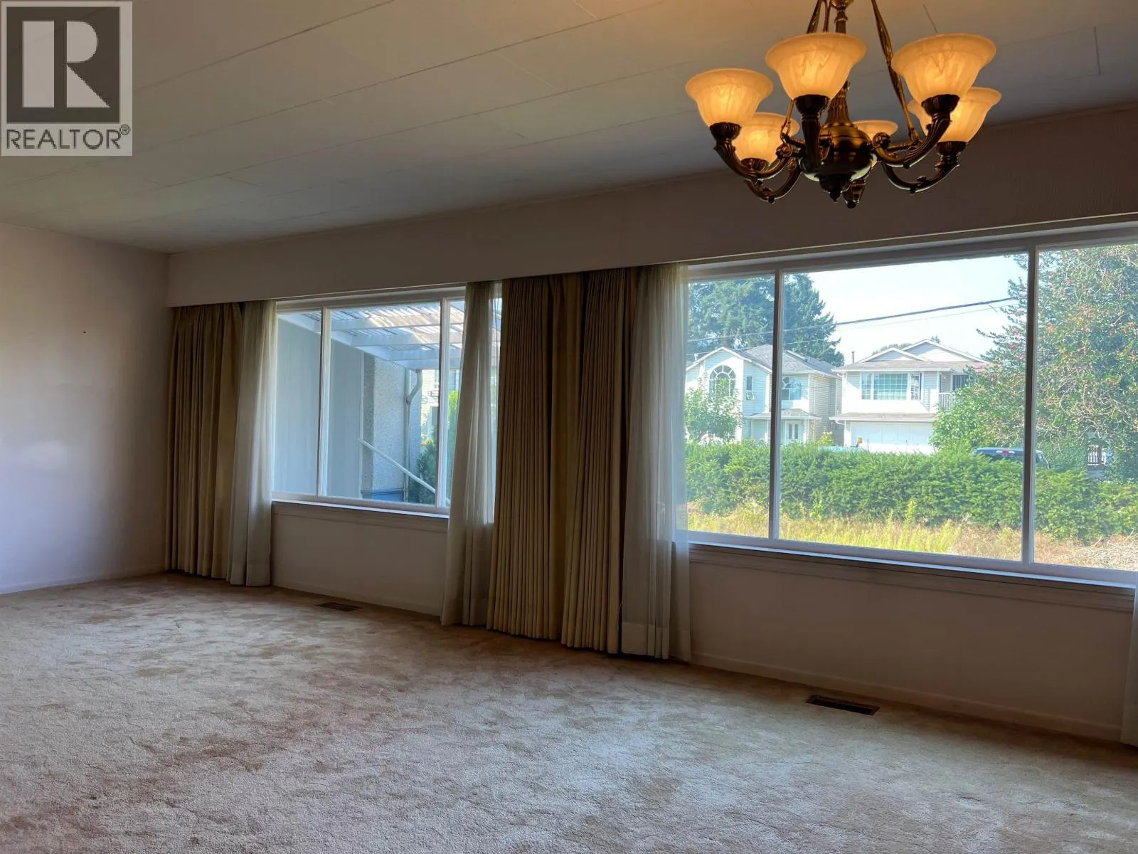 3047 OXFORD STREET