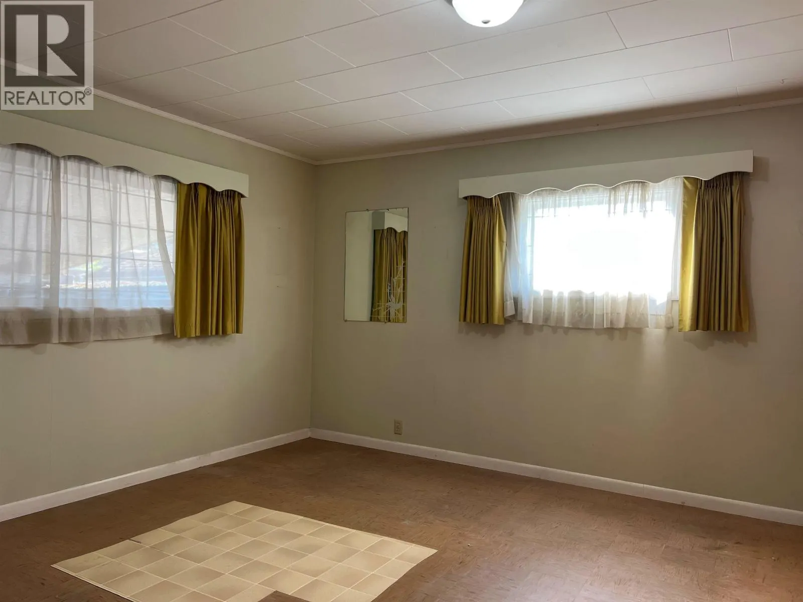 3047 OXFORD STREET