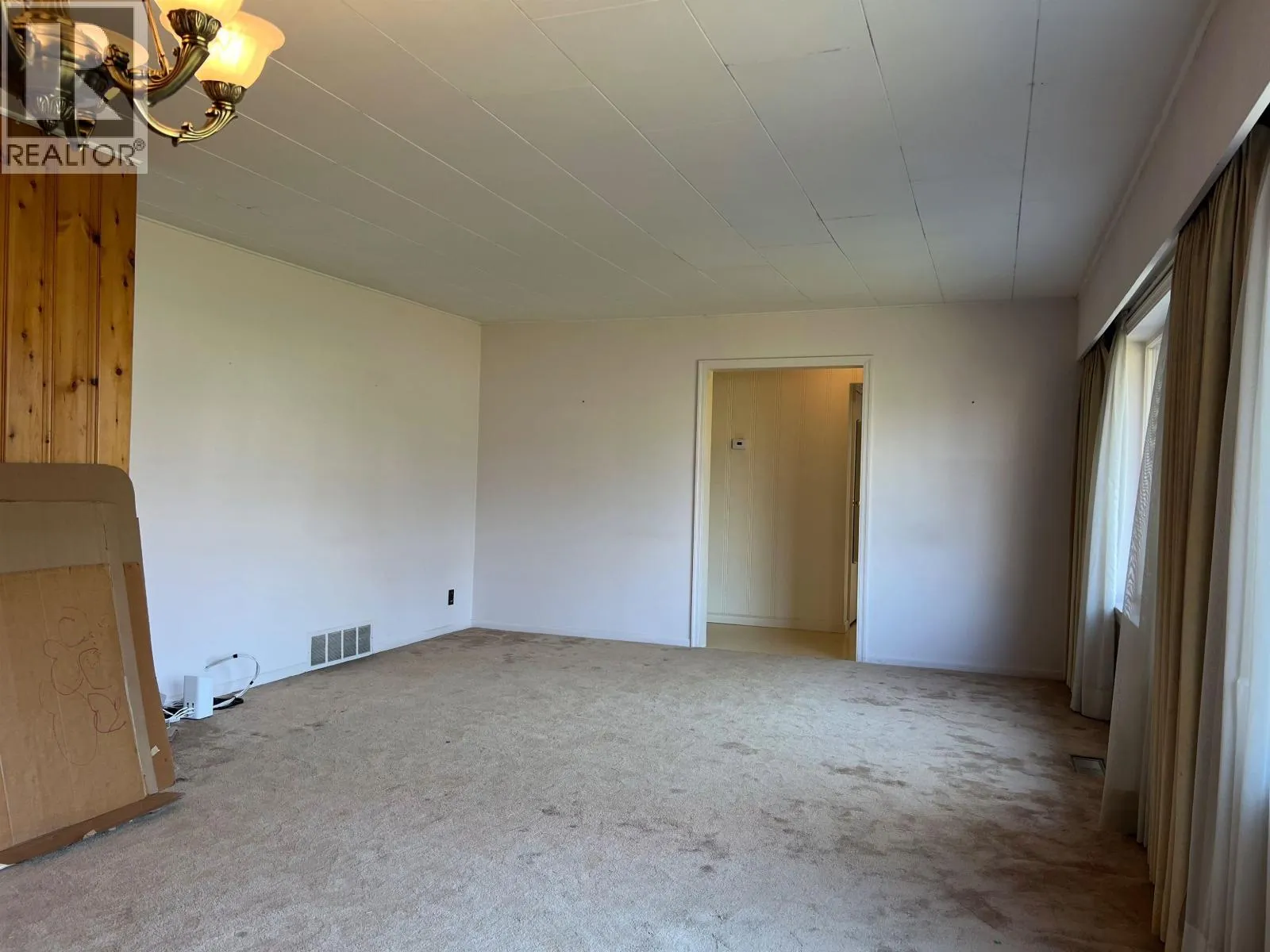 3047 OXFORD STREET